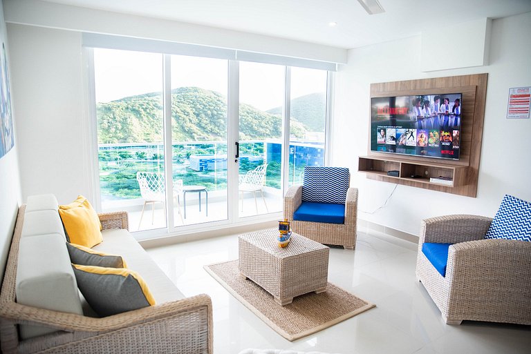 Modern Family Apartment Pool and Private Beach