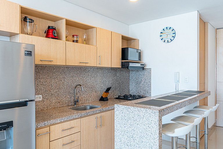 Premium 2 BDRM Condo Ocean view, Pool & Beach Club