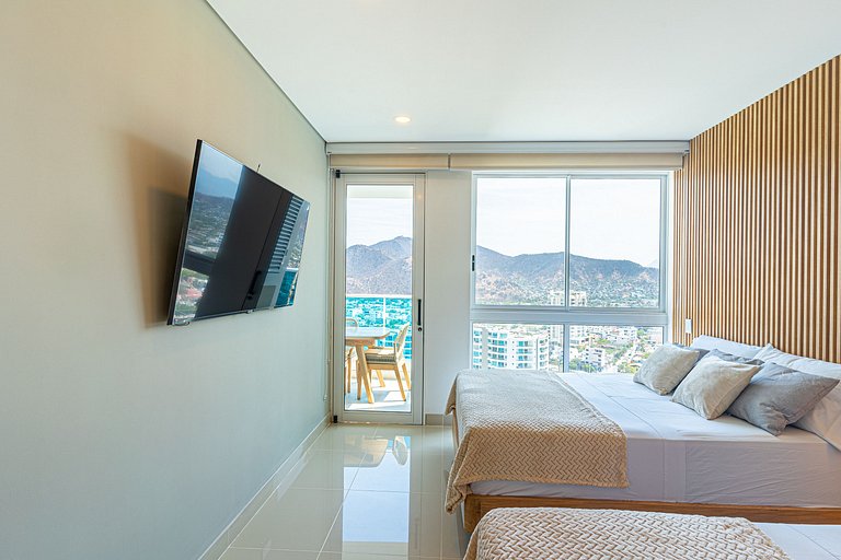 3 BDRM Luxury Modern Apt Salguero, Pool-Beach Club