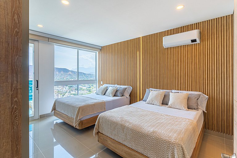 3 BDRM Luxury Modern Apt Salguero, Pool-Beach Club