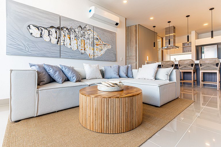 3 BDRM Luxury Modern Apt Salguero, Pool-Beach Club