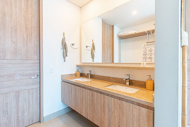 3 BDRM Luxury Modern Apt Salguero, Pool-Beach Club