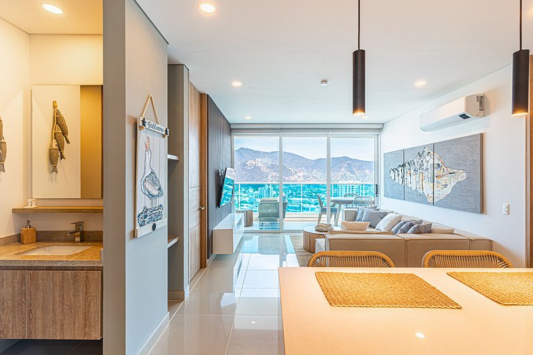 3 BDRM Luxury Modern Apt Salguero, Pool-Beach Club