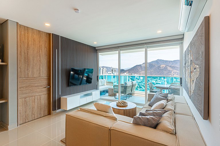 3 BDRM Luxury Modern Apt Salguero, Pool-Beach Club