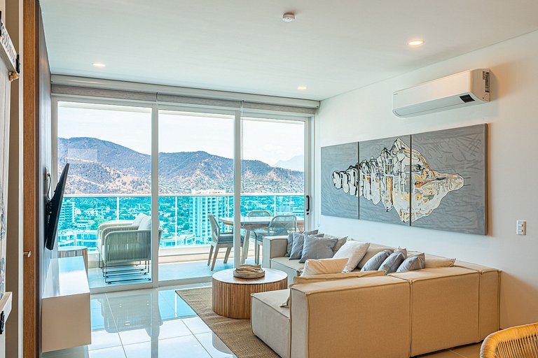 3 BDRM Luxury Modern Apt Salguero, Pool-Beach Club