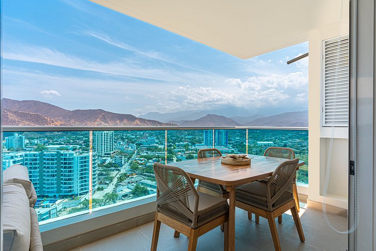 3 BDRM Luxury Modern Apt Salguero, Pool-Beach Club