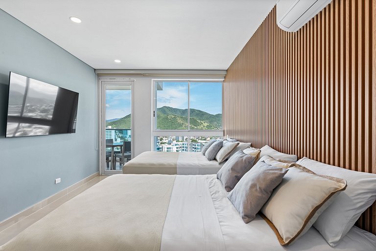 3 BDRM Luxury Dream Apt Salguero,Pool & Beach Club