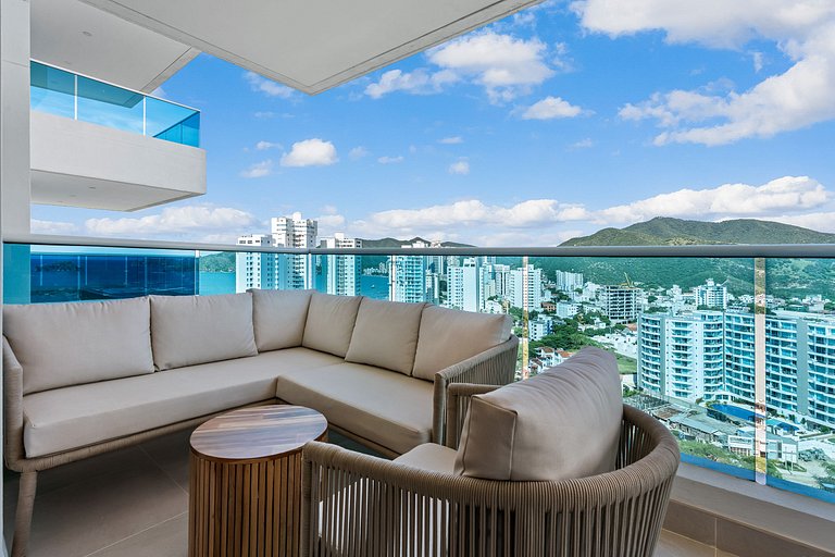 3 BDRM Luxury Dream Apt Salguero,Pool & Beach Club