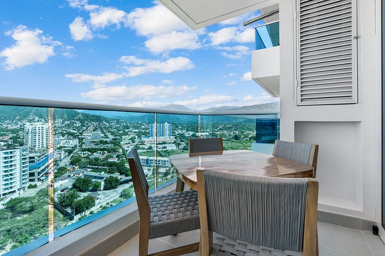 3 BDRM Luxury Dream Apt Salguero,Pool & Beach Club