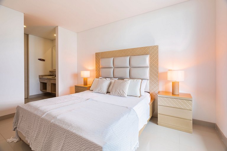 2 BDR Condo With Spectacular Terrace, Beach & Pool