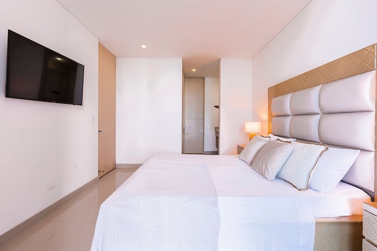 2 BDR Condo With Spectacular Terrace, Beach & Pool