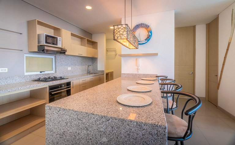 2 BDR Condo With Spectacular Terrace, Beach & Pool