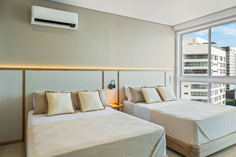 3 BDRM Luxury Sea View Apt, Pool & Beach Club