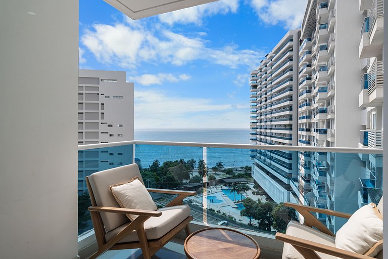 Sea View Luxury Apt 2BR, Beach Club & Pool-Jacuzzi